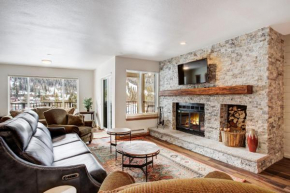 Cinnamon Ridge Après Ski Retreat: Private Hot Tub + Walk to Slopes